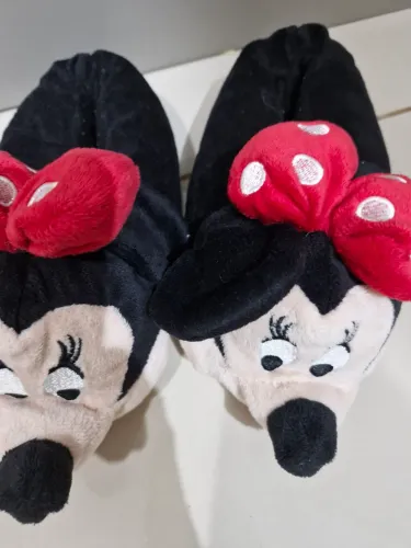 Pantufa Minnie Mouse número 32/33 linda