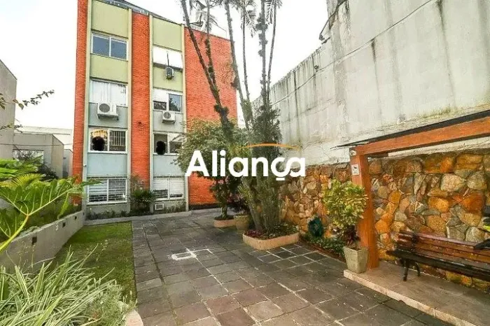 Cobertura de 3 dormitórios para alugar no bairro Rio Branco em Porto Alegre.