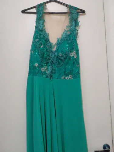 Vende - se vestido de festa 