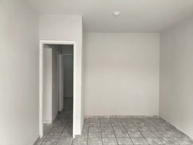 Casa térrea 2 qts com pequeno quintal e água incluída em Eldorado, Serra, ES