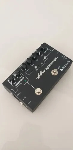 Pedal Pré Amplificador Ampeg SCR-DI
