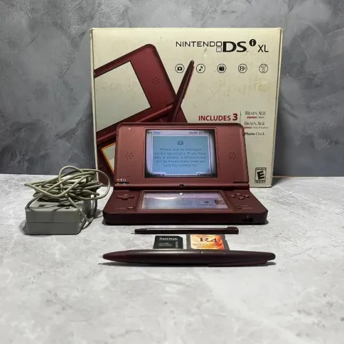 Nintendo DSi XL com R4 na Caixa