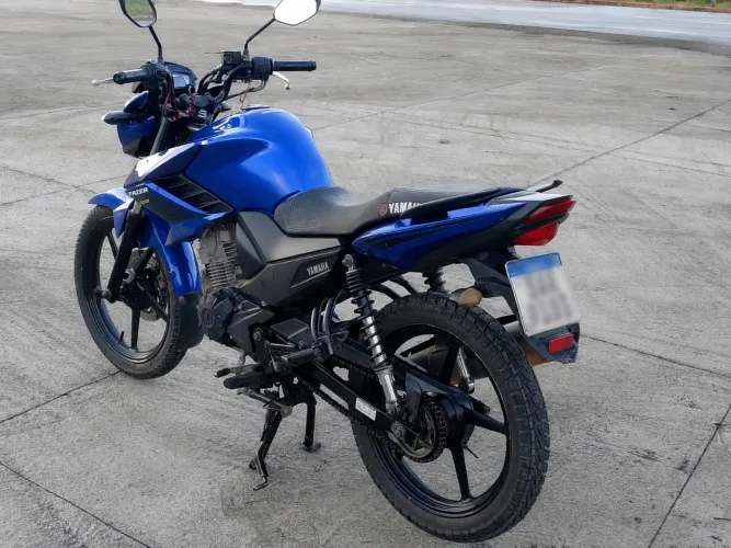 Moto muito conservada - pronta para rodar!