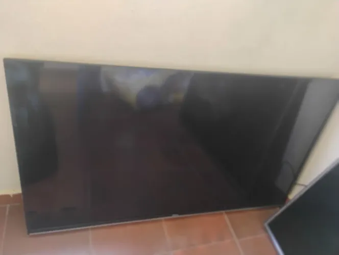Televisão para retirada de peça