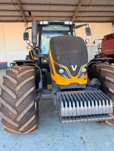 TRATOR AGRÍCOLA