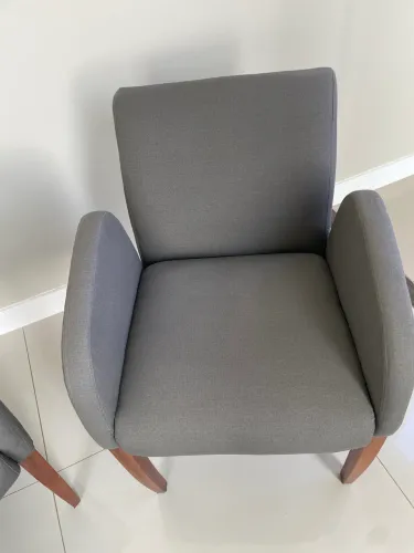 2 Poltronas de madeira