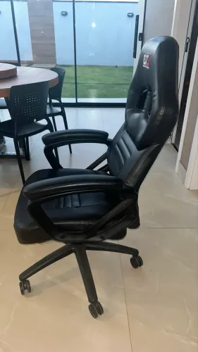 cadeira gamer DT3 Sports GTS Black.