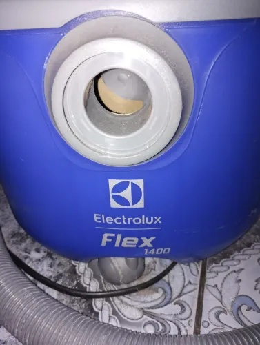 Aspirador Eletrolux 1400w puxa ar e água com saco lavável