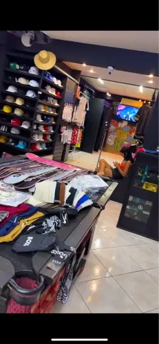 Camisetas bermudas bonés estoque abaixo do custo