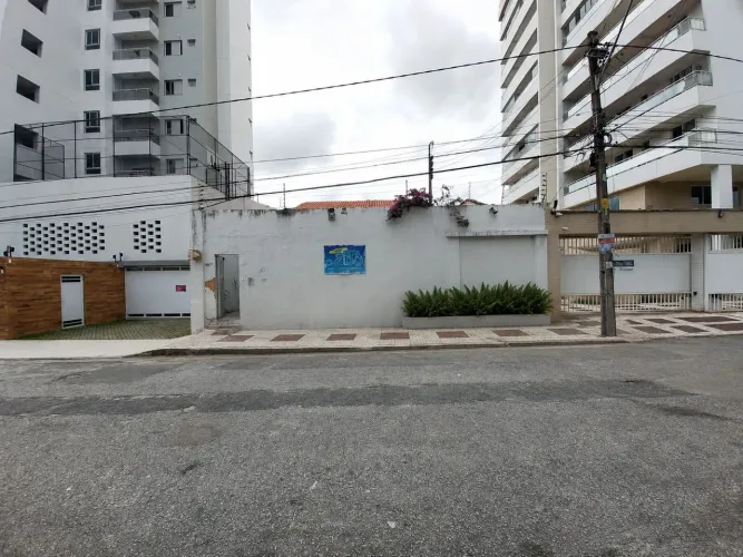(CA2417) Casa Duplex medindo 363m² localizada no bairro de Fátima