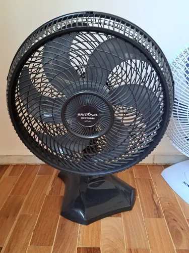 Ventilador Britania preto 150 W