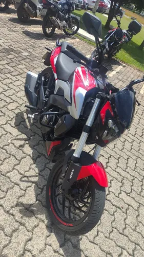 Moto Dominar 