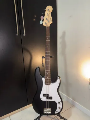 Baixo Squier by Fender Debut Precision Preto fosco 4 cordas