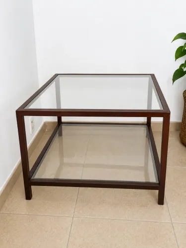 Mesa de Canto em Ferro com 2 Tampos de Vidro 70x70 - Impecável