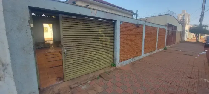 Casa térrea com 363 m² de área de terreno com 4 quartos e 1 suíte para venda na Vila Virgi