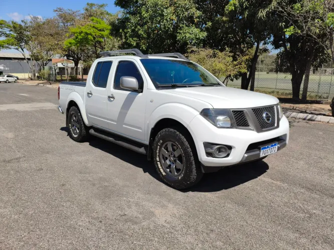 Nissan Frontier SV AT. CD 4X4 2.5 TB Dies. Aut. 2016