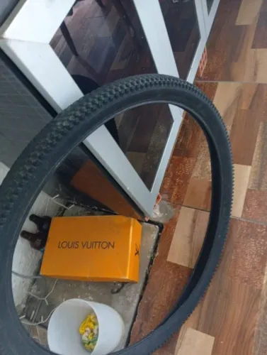 Pneu semi novo e câmera nova