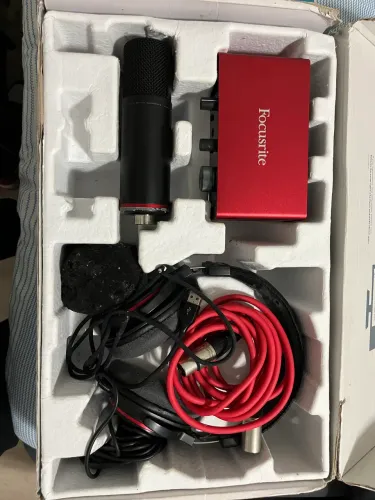 Focusrite Scarlett Solo Studio - 3ª Geração