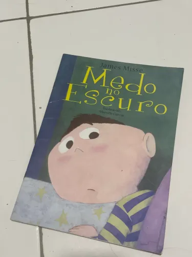 Livro ? medo no escuro?