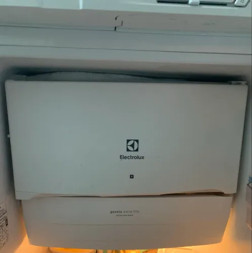 Vendo geladeira Electrolux 240L