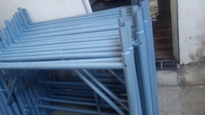 Vendo  20 peças andaimes semi novo *