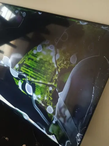 Smartv 50 polegadas tcl ,tela trincada 