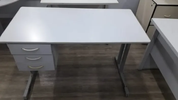 Mesa escritório 3 gavetas