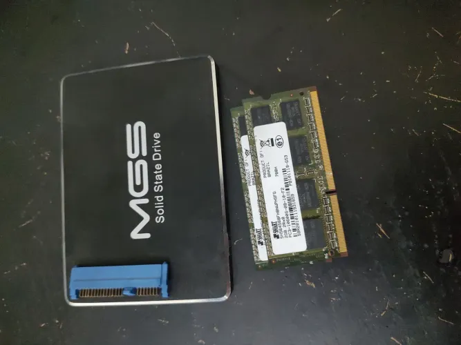 SSD 110 GB/4 Gb Ram (2x2gb)
