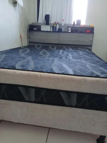 Vende-se cama com cabeceira 