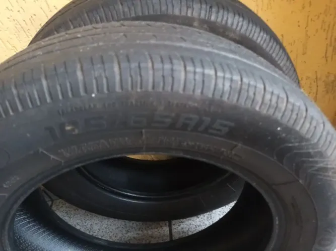 Vendo 2 pneus usados aro 15