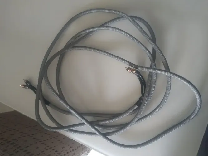 Cabo RCA automotivo