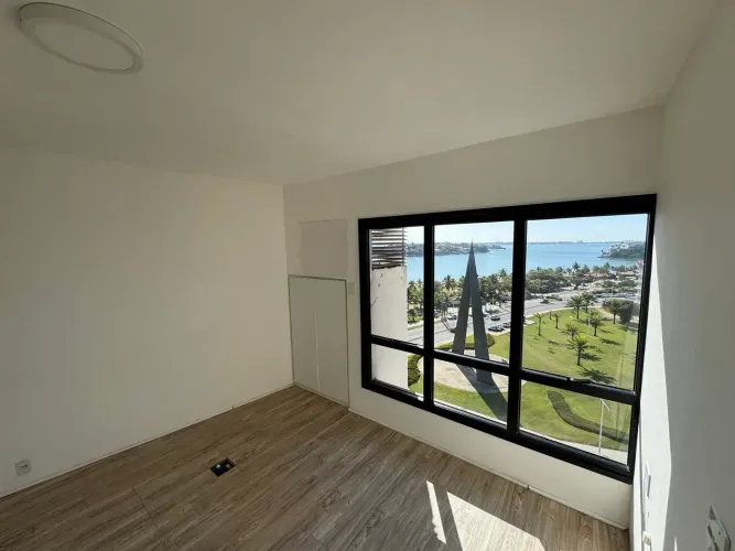 Sala comercial com linda vista para o mar na Enseada do Sua
