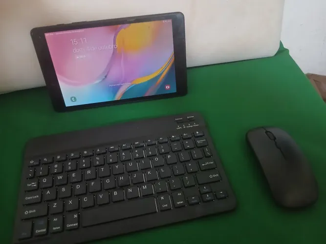 Tablet Samsung com Teclado e Mouse