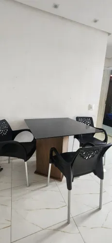 Mesa com 3 cadeiras