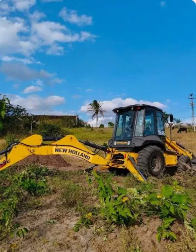 Serviço de terraplanagem demolição valetas furar buracos de obra