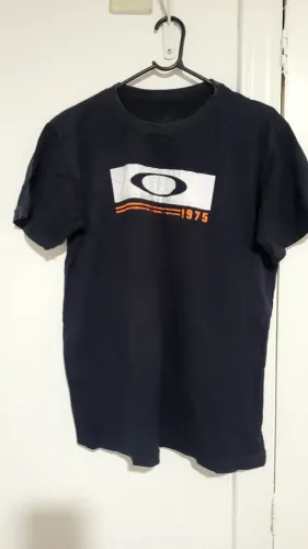 Camiseta preta osklen 16 anos