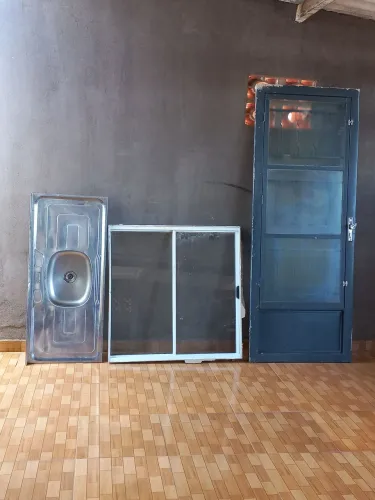 Vendo Porta / Janela / Pia