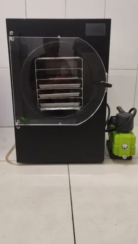 Liofilizador Harvest Right (Modelo HRFDL) + Bomba de Vácuo Premium 110V