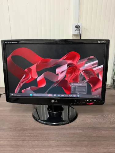 Monitor LG Flatron 20? W2043S-PF VGA HD+ com base