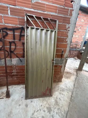 ? VENDO PORTÕES PEQUENOS E PIAS USADAS!