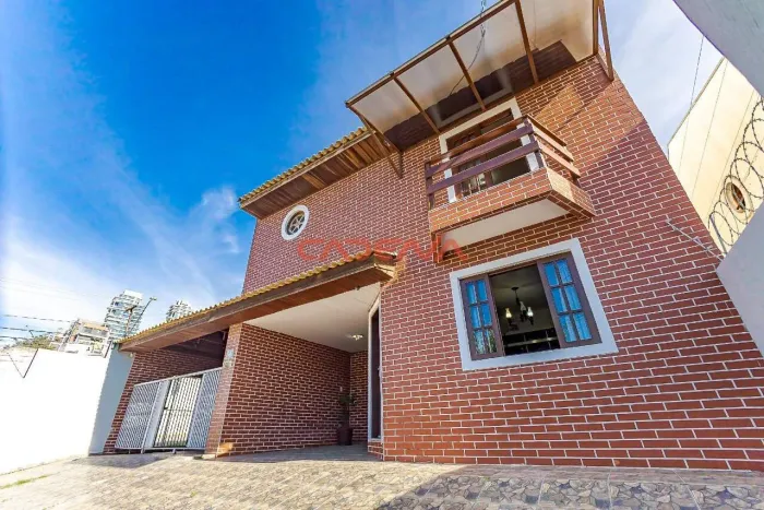 Casa com 3 quartos e 5 vagas à venda no Campina do Siqueira