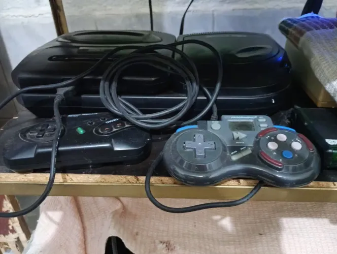 Sega cd+ mega driver 3 vários cartuchos controles e cds