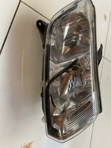 Vendo farol lado direito Sandero , logan