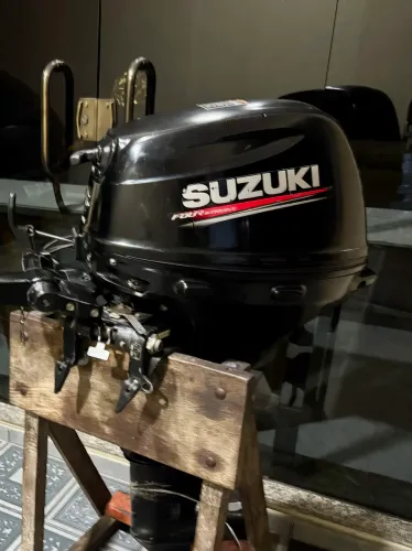 Motor Suzuki 20 Hp