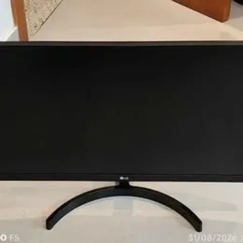 Monitor Usado LG 24ML600M-B Usado com linhas verticais na Tela