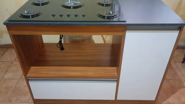 Vendo um balcão de Cook top por 500 reais, interessados chamar no zap *44