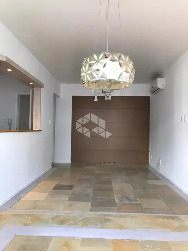 APARTAMENTO EM COQUEIROS COM 3 DORMITÓRIOS, 1 SUÍTE E LOCALIZAÇÃO PRIVILEGIADA EM FLORIANÓ