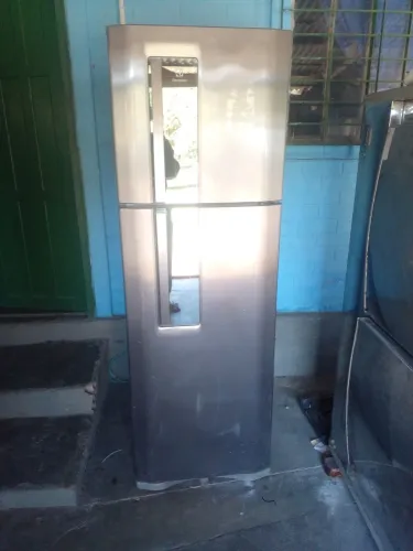 Vendo geladeira Electrolux Frost Free DF 42X