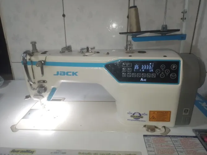 Máquina de costura jack A4E 