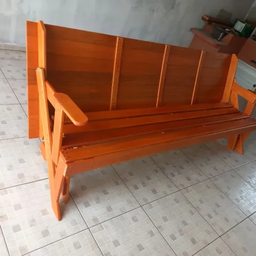 Mesa vira banco 2 em 1 